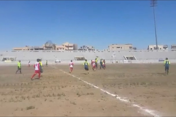 فیلم | اولین مسابقه فوتبال در رقه، پس از سال‌ها درگیری خونین | ورزشگاهی که محل اعدام‌های داعش بود