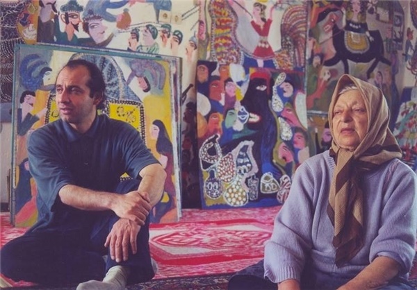 نقاشی‌های ننه مکرمه و پسرش در یک گالری 