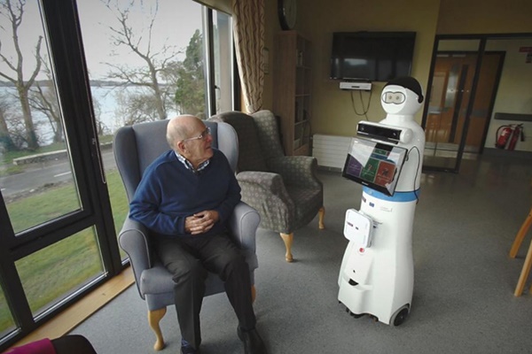 فیلم | رباتی که به بیماران مبتلا به زوال عقل کمک می‌کند