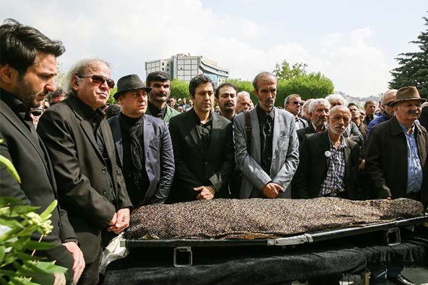فیلم | دقایقی از مراسم تشییع «بهرام زند» در مسجد بلال