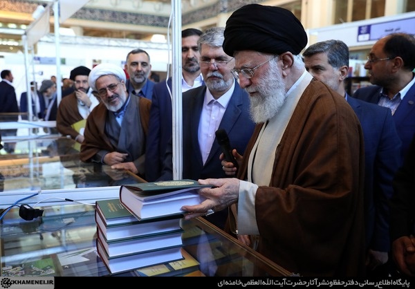 فیلم | بازدید رهبر انقلاب از سی و یکمین نمایشگاه بین‌المللی کتاب تهران