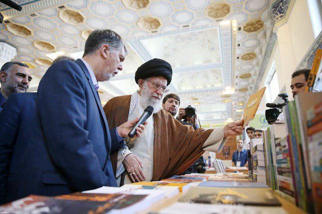 تصاویر | بازدید رهبرانقلاب از نمایشگاه کتاب تهران