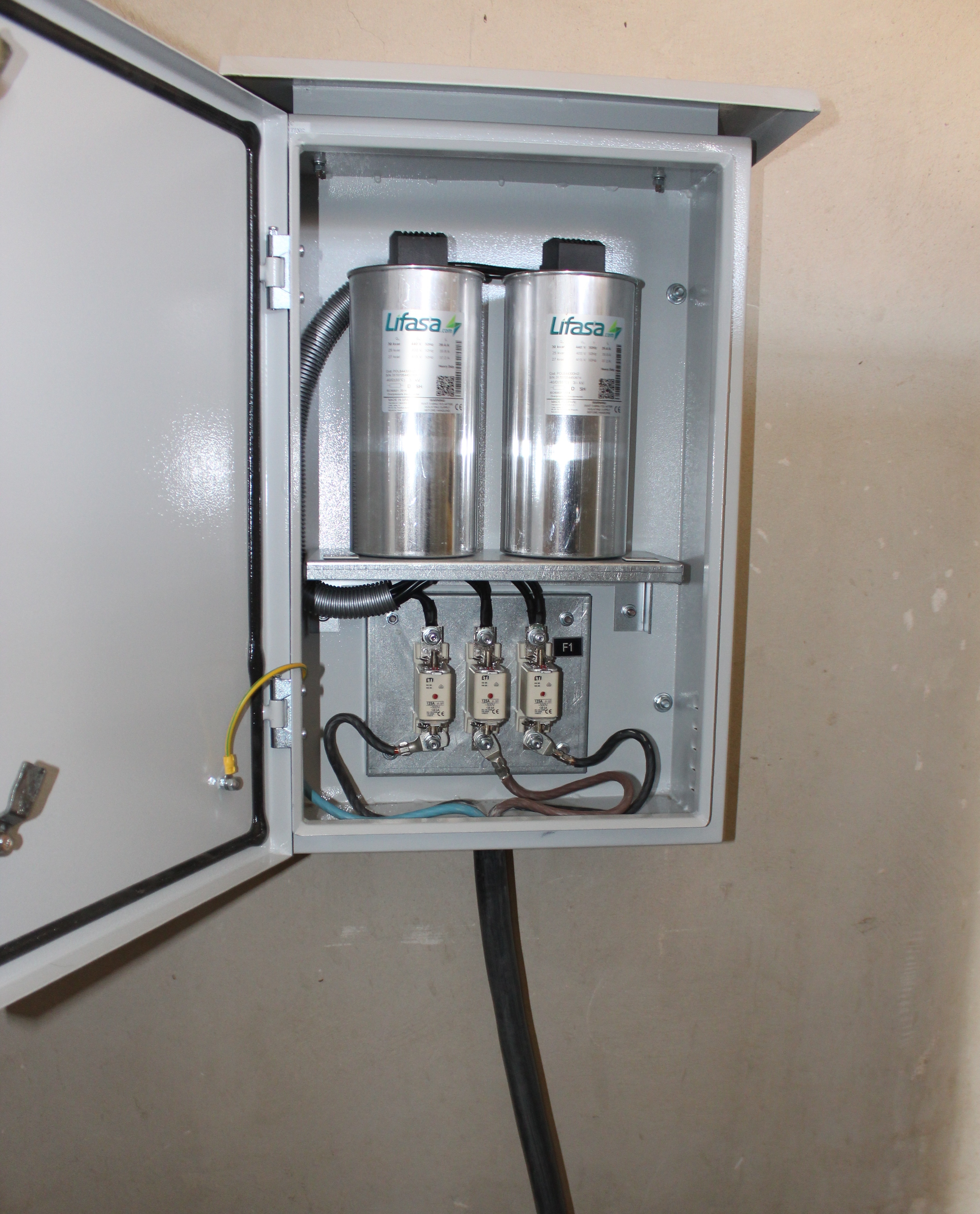 بهره برداری از دو پروژه بهینه سازی و نصب تجهیزات برقی در شهرستان گرمسار