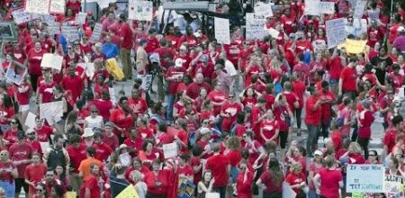 فیلم | تظاهرات معلمان آمریکایی برای افزایش دستمزدهایشان