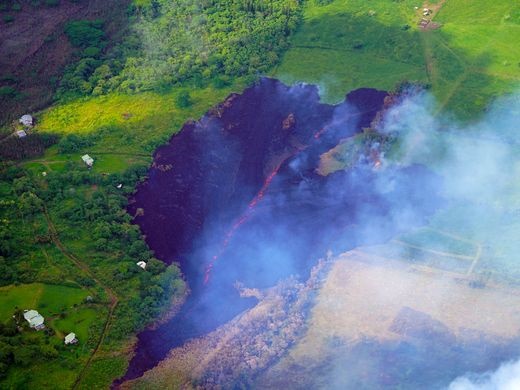 تصاویر | ادامه انفجارها در آتشفشان هاوایی و پیش‌روی مواد مذاب
