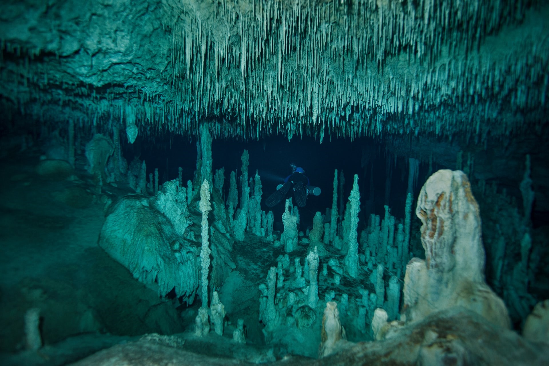 تصاویر | سفر به غارهای آبی مکزیک‎