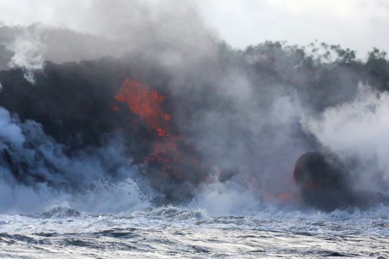 تصاویر | ورود مواد مذاب آتشفشان هاوایی به اقیانوس آرام