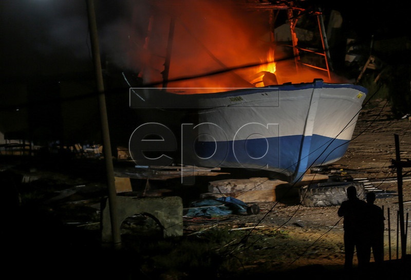 تصاویر | بمباران قایق‌های فلسطینیان در بندر غزه