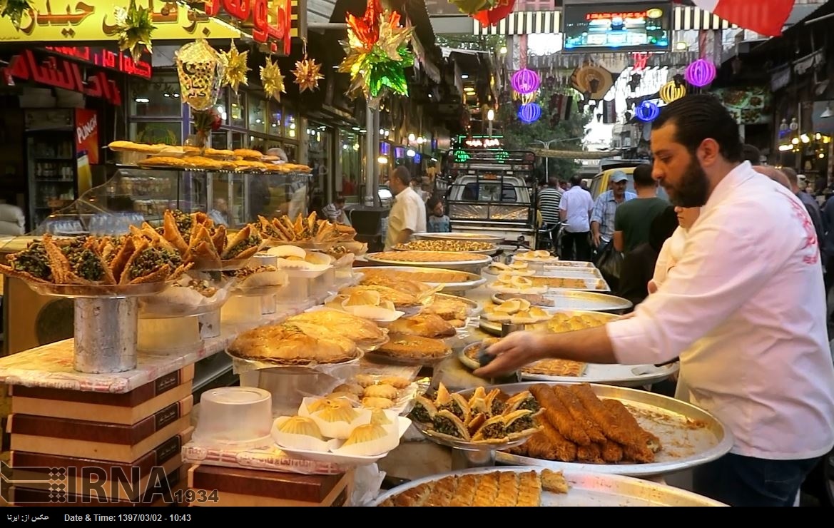 فیلم | شیرینی‌های هیجان‌انگیز ماه رمضانی در بازار دمشق