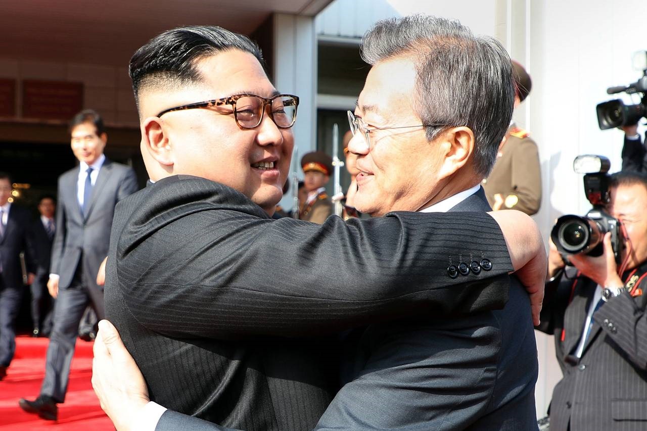 تصاویر | دیدار غیرمنتظره این و اون در مرز ۲ کره