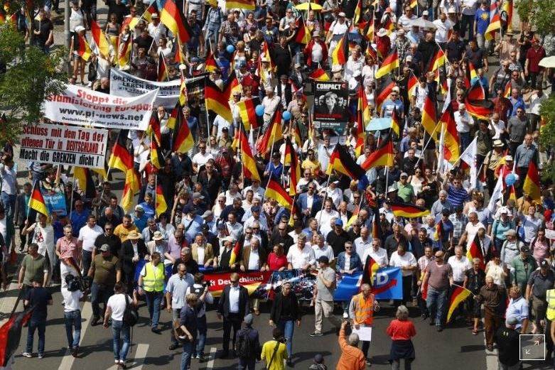تصاویر | تظاهرات ضد صدراعظم در آلمان