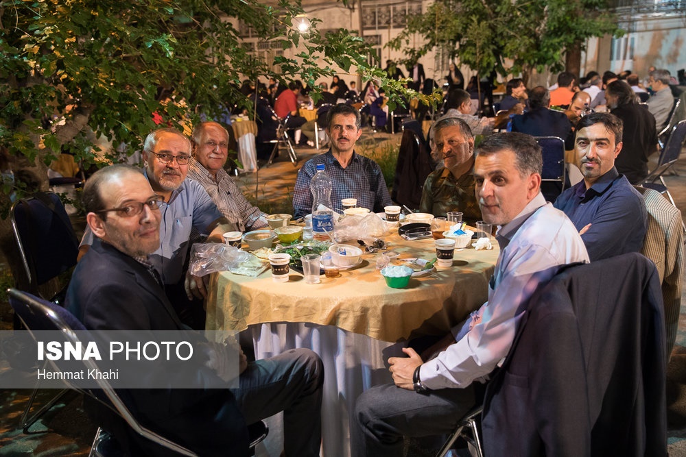 تصاویر | مراسم افطار انجمن عکاسان دفاع مقدس