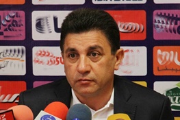 قلعه نویی: امروز یک فوتبال بحرینی دیدیم / برد استقلال را باید به وزیر ورزش و آقای تاج تبریک گفت!