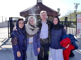 سفیر جدید انگلیس به همراه خانواده‌اش در تهران/ عکس
