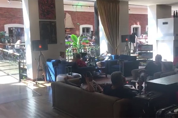 فیلم | دوربین خبرآنلاین درهتل تیم‌ملی در سنت‌پترزبورگ؛ ازازدحام سلفی با بازیکنان تا مسترتستر ایرانی