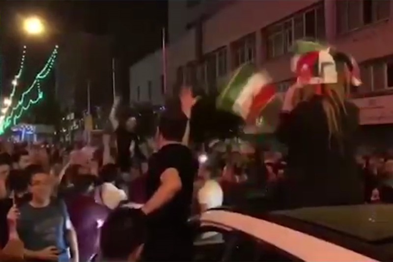 فیلم | آخرین‌بار کی به جشن خیابانی رفتید؟ جواب مردم در شب برد ایران را ببینید