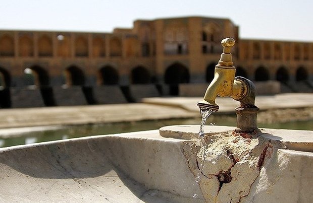 آب شرب اصفهان سالم اما کیفیت آن پایین است/آب را نجوشانید