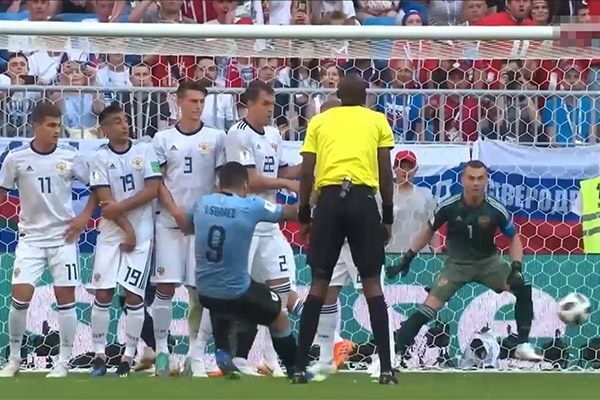 فیلم | ‌۳ گل‌ دیدنی اروگوئه به میزبان جام جهانی (۱دقیقه)