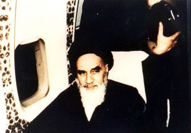 فیلمی قدیمی از آخرین لحظه‌های حضور امام خمینی(ره) در فرانسه