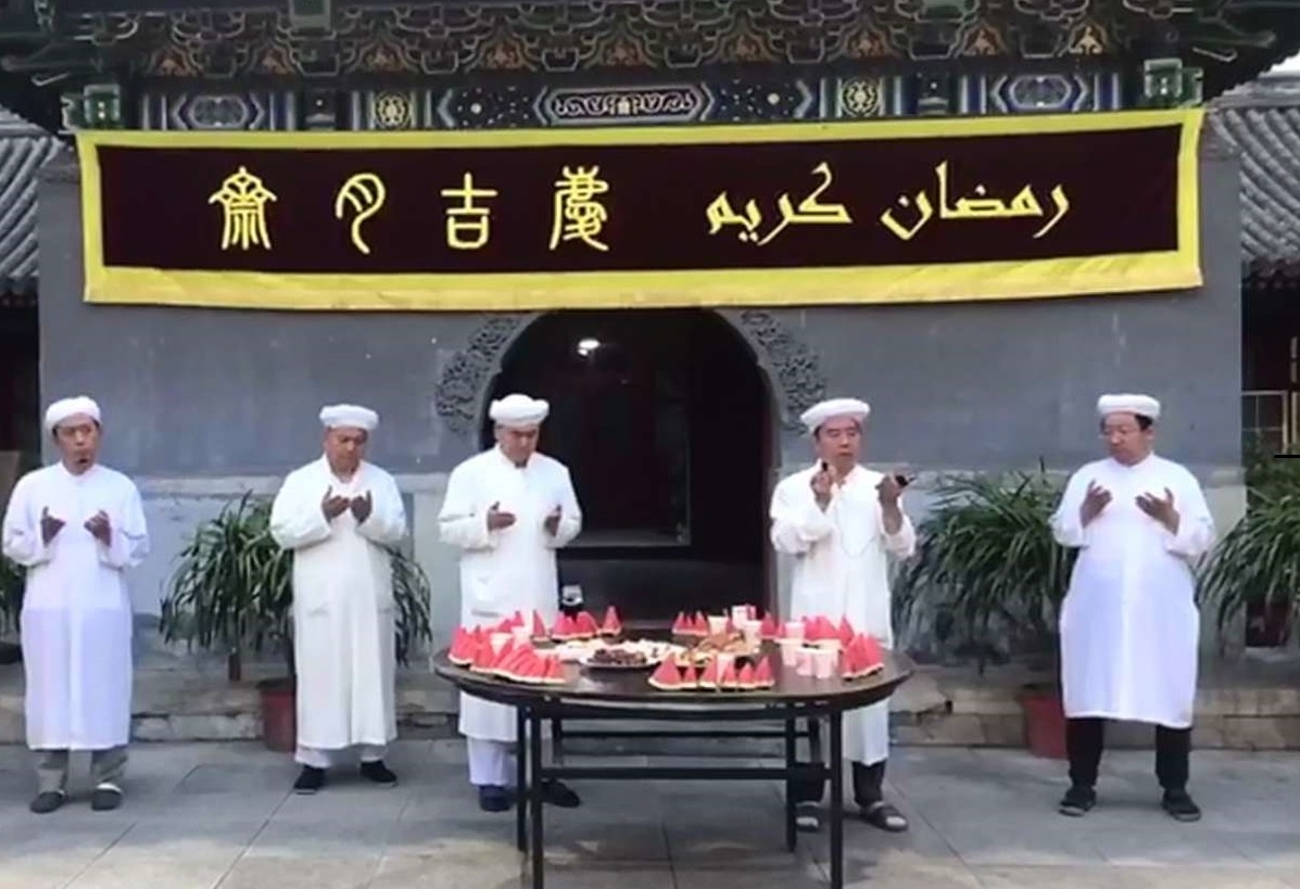 فیلم | مراسم افطاری به سبک مسلمانان چین