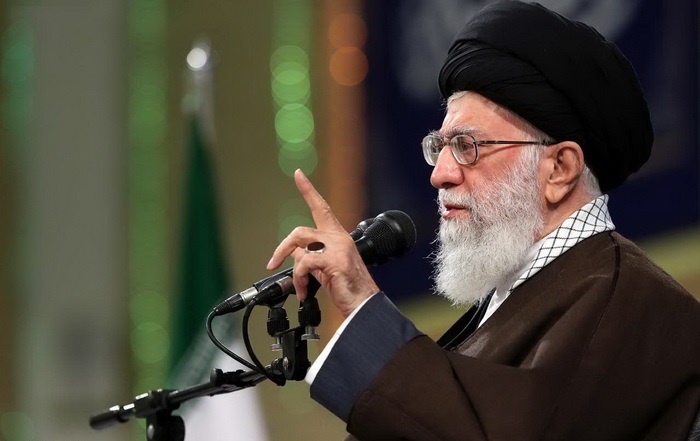 فیلم | رهبرانقلاب: کمک‌کنندگان به جنگ روانی دشمن در داخل موجودات حقیری هستند