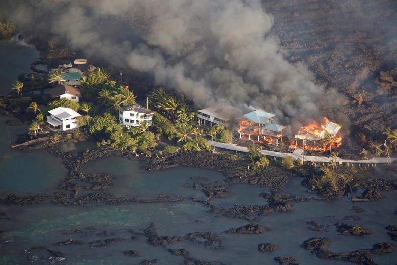 تصاویر هوایی از آتشفشانی که ۱۲۰ خانه را نابود کرد