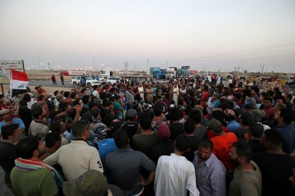 تصاویر | مرز کویت به حالت آماده‌باش درآمد، حمله به استانداری کربلا و فرودگاه نجف، مرزها بسته شد
