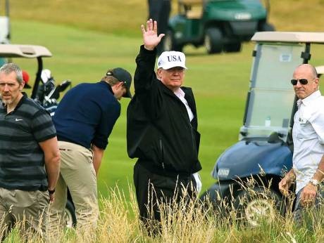 فیلم | گلف بازی کردن ترامپ در حاشیه یک سفر رسمی