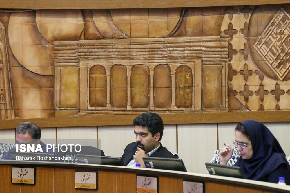 تصاویر | اولین حضور رسمی سپنتا نیکنام در صحن علنی شورای شهر یزد