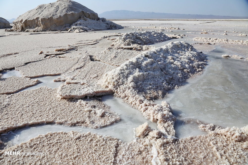 تصاویر | دریاچه نمک قم هم خشکید | طوفان نمکی در یک قدمی تهران
