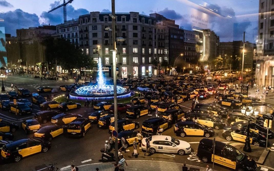 تصاویر | اعتصاب به سبک راننده تاکسی‌های اسپانیا