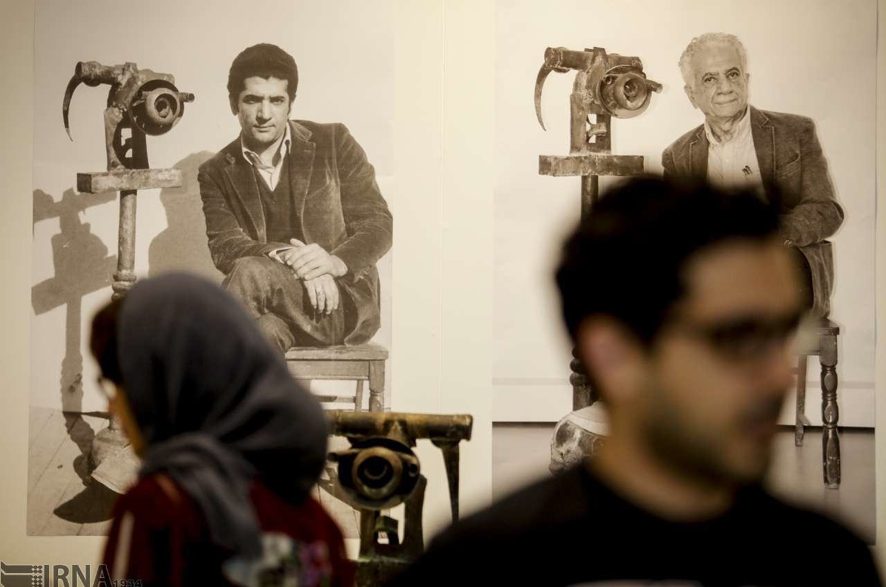 تصاویر | ۴۰ سال زندگی هنری پرویز تناولی در یک نمایشگاه