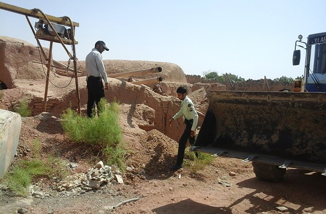 پلمپ ۱۵ حلقه چاه آب غیرمجاز در قلعه گنج