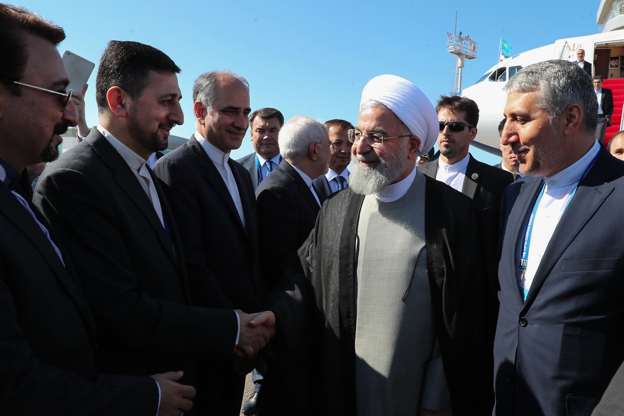 تصاویر | استقبال از روحانی در فرودگاه قزاقستان