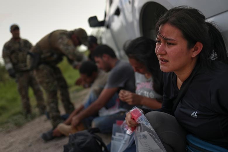 تصاویر | برخورد خشن پلیس با مهاجران غیرقانونی در مرز آمریکا و مکزیک
