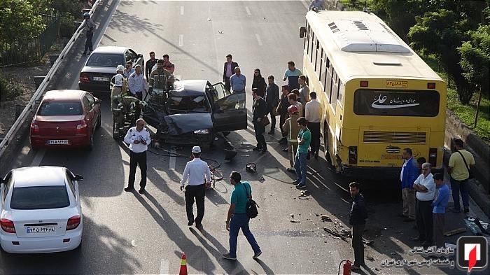 تصادف پراید با اتوبوس در بزرگراه شهید لشگری
