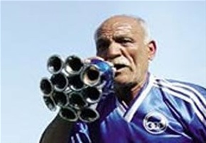 تصویری از ۲ چهره فوتبالی در مراسم خاک‌سپاری سهراب بوقی