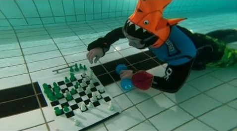 فیلم | مسابقات جهانی شطرنج زیر آب!