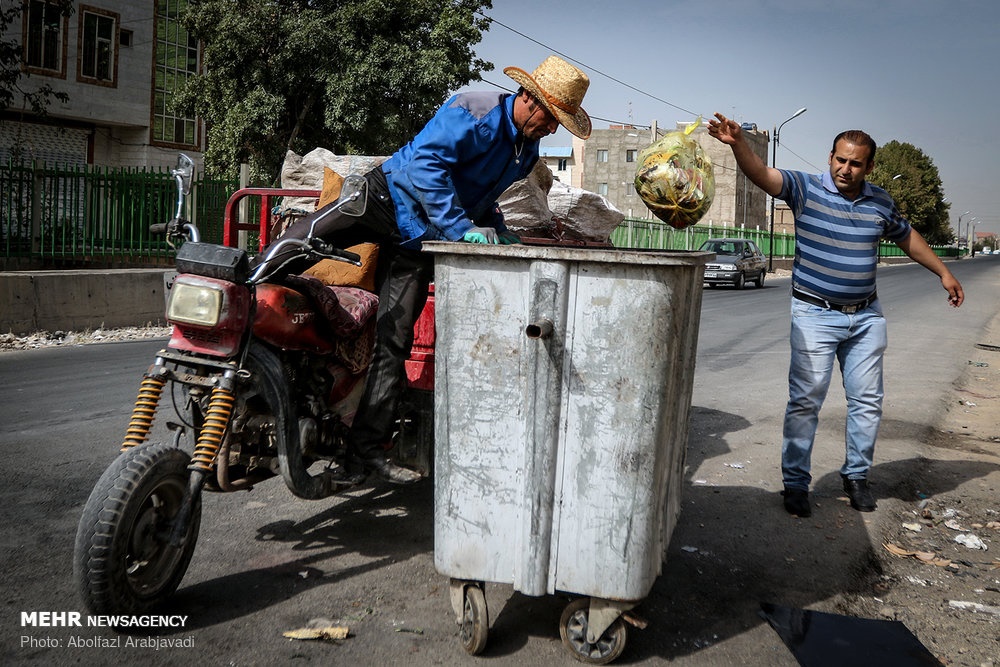 تصاویر | یک روز زندگی با کارگران زباله‌گرد 