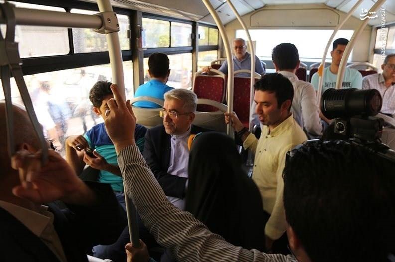 عکس | اتوبوس‌سواری و بازارگردی وزیر نیرو در هفته دولت