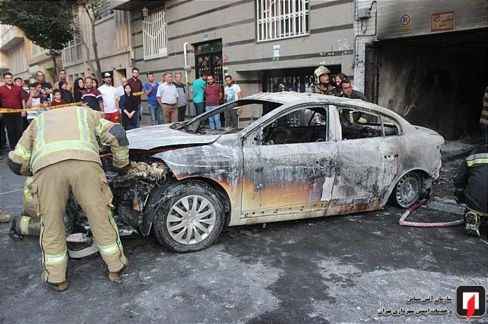 تصاویر | ۲ خودروی سواری در پارگینک خانه در تهران زغال شدند