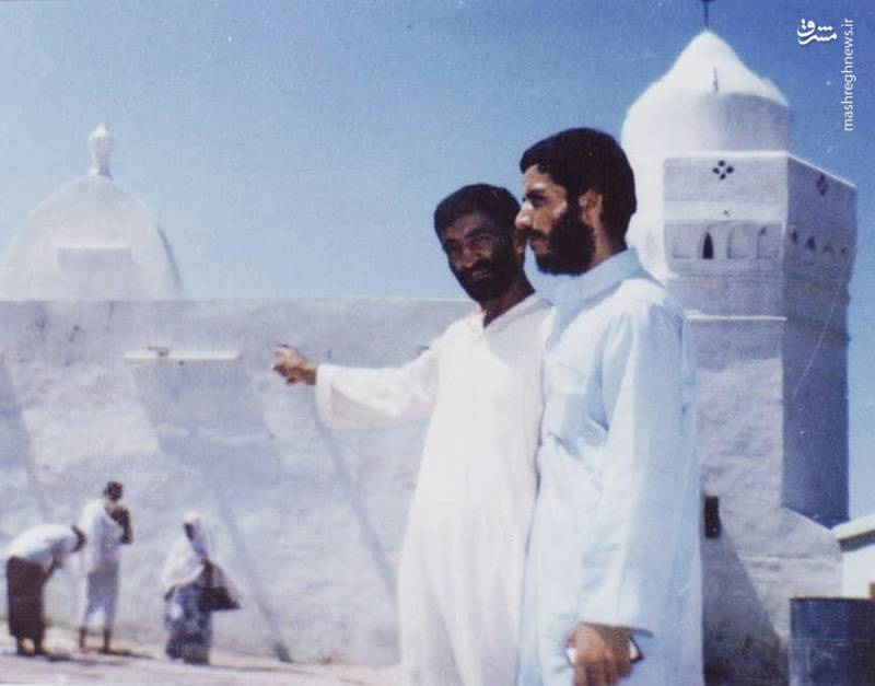 عکس | ۳۷ سال قبل؛ حاج احمد متوسلیان و شهید همت در مدینه