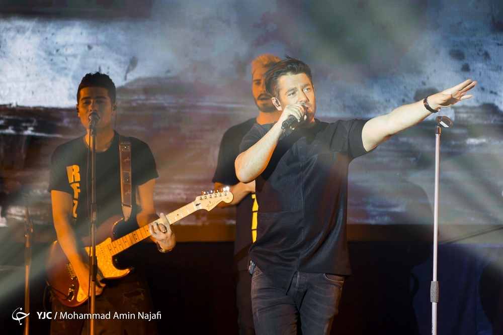 تصاویر | کنسرت محمدرضا گلزار برای مردم همدان