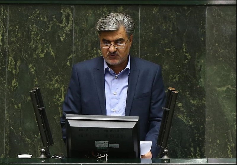 عزیزی با اشاره به قانون منع به کارگیری بازنشستگان: شهرداری‌ها دولتی نیستند و باید مستثنا شوند