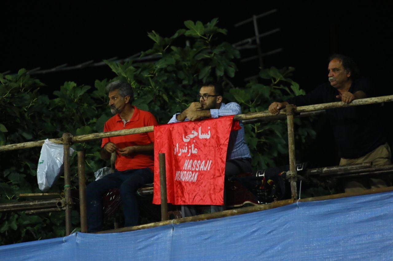 تماشای فوتبال از جایگاه VIP استادیوم وطنی به صرف خیار!/عکس