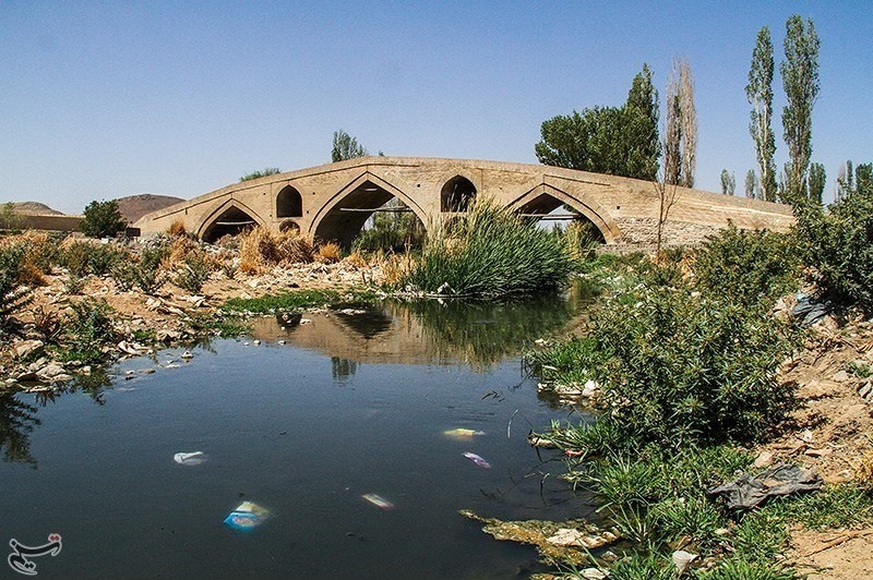 تصاویر | اثر ملی ۱۰۰ ساله به‌جای توریست غرق در زباله‌هاست
