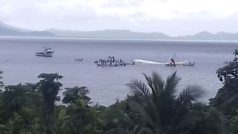 فیلم | لحظه غرق‌شدن بوئینگ ۷۳۷ در ساحل اقیانوس آرام
