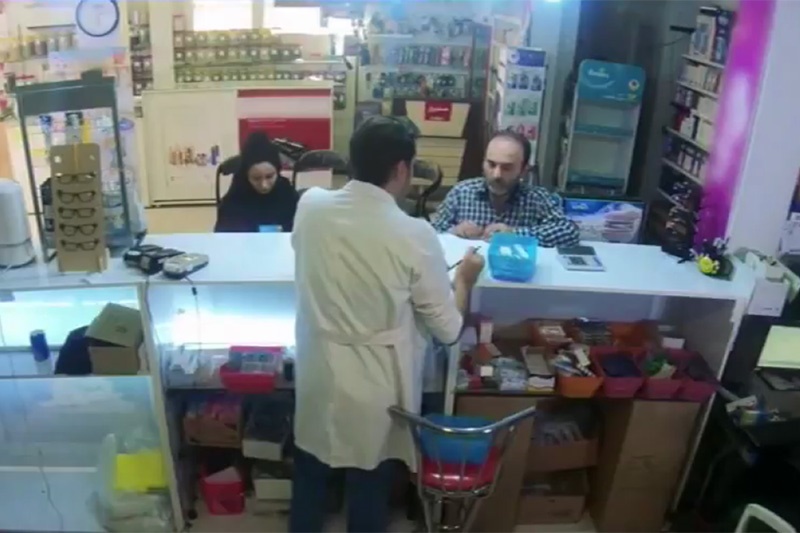 فیلم | دوربین مخفی تاثیرگذار ایرانی این‌بار در یک داروخانه!