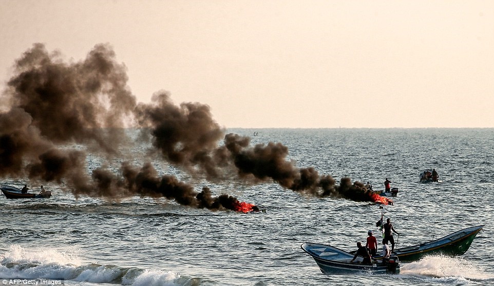 تصاویر | تظاهرات متفاوت مردم فلسطین در ساحل دریا
