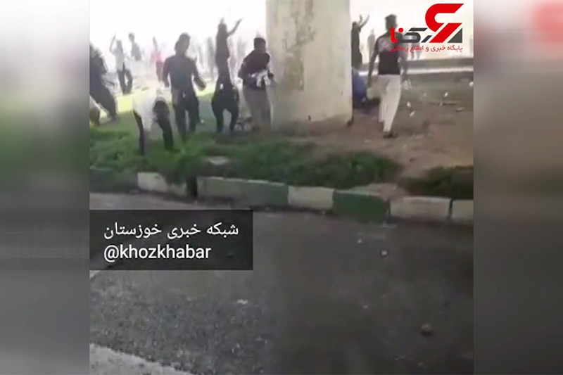 فیلم | حمله به پلیس در اهواز به درگیری مرگ‌بار انجامید!